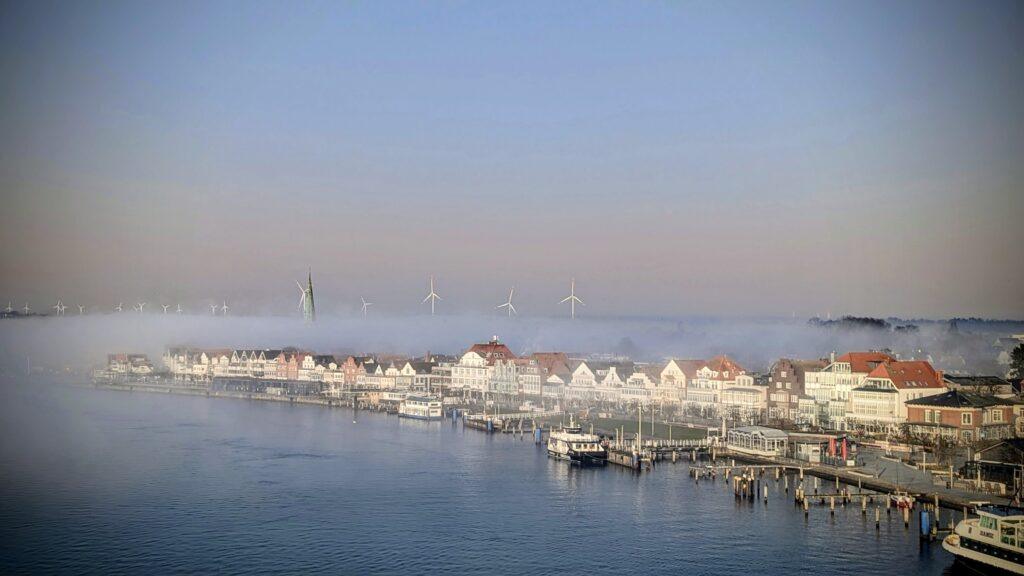 Lübeck im Nebel
